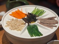 -云海肴·汽锅鸡·云南菜(天山百盛优客店)