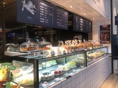 面包甜点陈列柜-黑草莓(重庆路店)