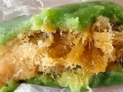 蛋黄肉松青团-沈大成(南京东路店)