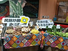 -老滇山寨•云南特色菜•地方菜•民族风情歌舞表演(金碧店)