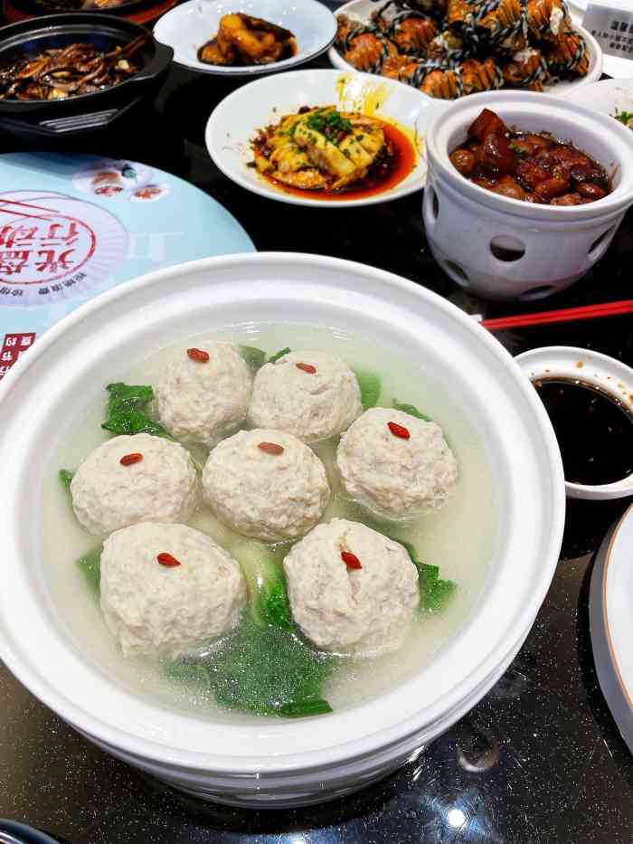 香山湖百宴楼(马群花港店)-"周末请亲戚吃饭,由于他们家都在这个店