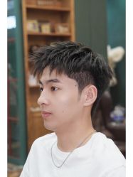 -一家只做男发烫染的店