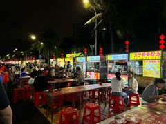 -海南大学南门小吃一条街
