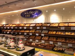 面包甜点陈列柜-老佛爷饼店