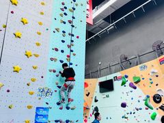 -蓝天攀岩-青少年训练(罗湖益田假日广场店)