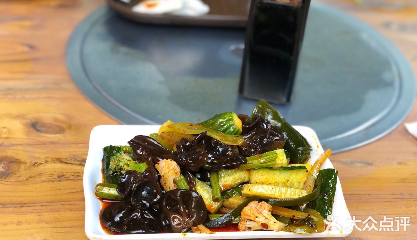 我不吃芹菜，还是给了拿了芹菜～菜本身没啥味道
