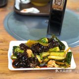 我不吃芹菜，还是给了拿了芹菜～菜本身没啥味道