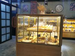 面包甜点陈列柜-啊噗吐呦现场烘焙(麦凯乐店)