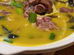 -帅巴人舅母子腊蹄民俗村