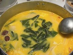 -洪氏嗨捞·广东猪肚鸡·椰子鸡火锅(西咸万象城店)