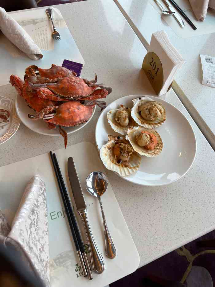 紫金云顶旋转餐厅-"请朋友用歺非常满意,天气很作美,边吃边赏.