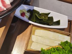 -老牌坊云南鱼豆花火锅(哈西万达店)
