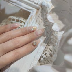 -花岐款式专研健康美甲沙龙