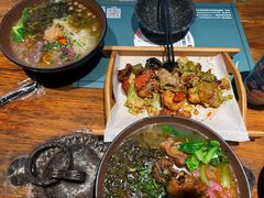 -八月美食小馆(银泰城总店)
