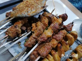 #0元玩转这座城他家的烧烤刷上秘制酱料调味