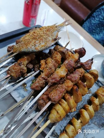 #0元玩转这座城他家的烧烤刷上秘制酱料调味