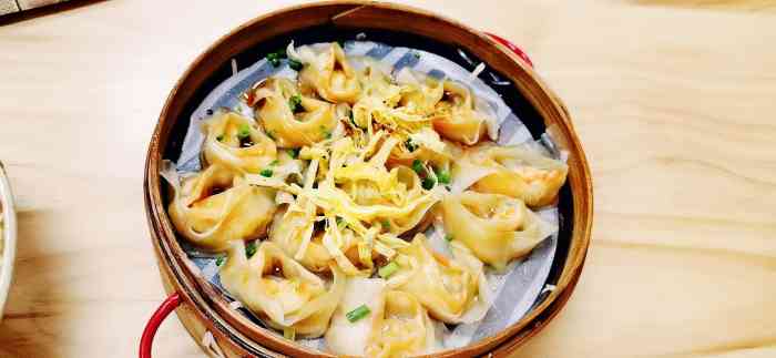 新昌蒸汤包(嵊州开元广场店)-"鹿山广场真的败落啊…这家店倒是生意