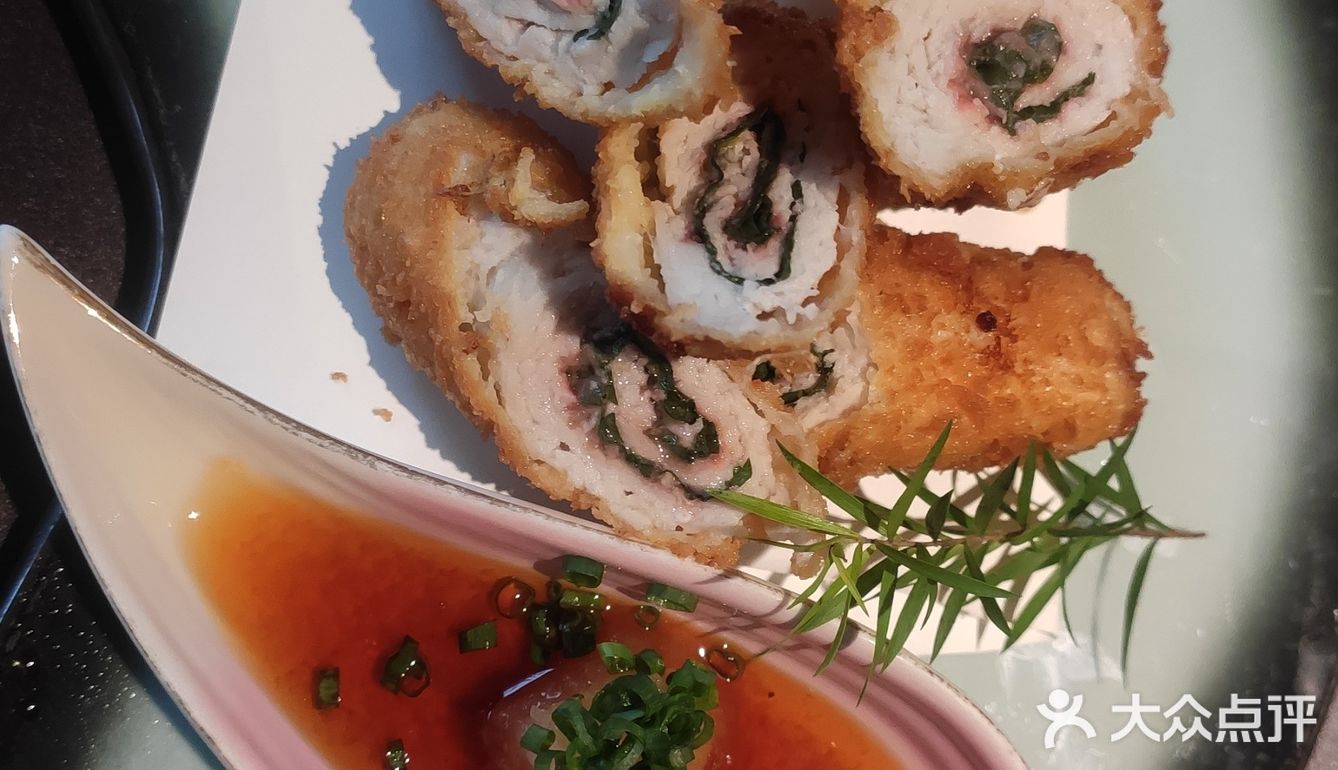 位置:店铺开在茂业街区，满眼都是各国美食