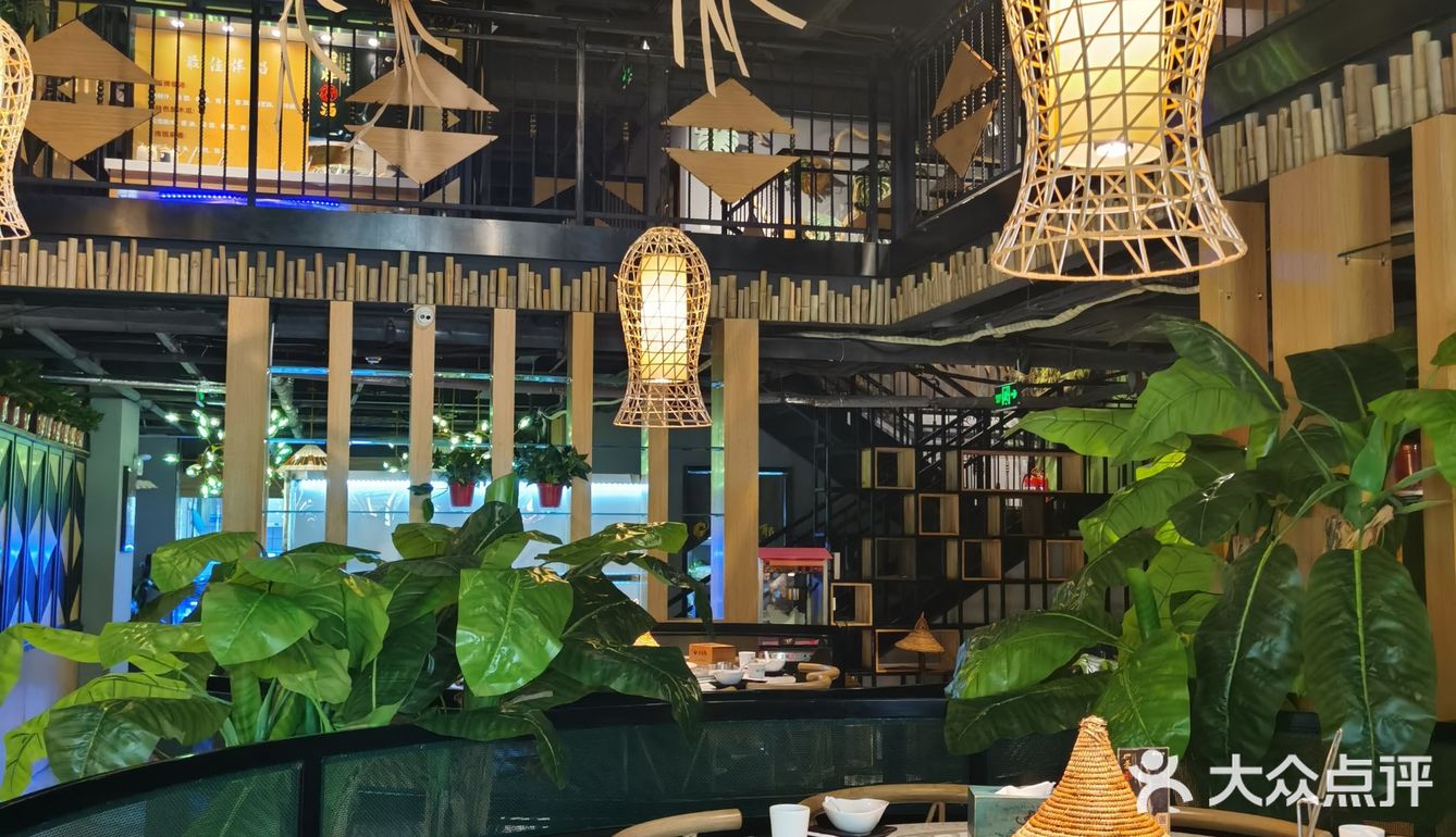 爱吃鱼人的福利～超鲜美的现杀清江鱼～老福耶小草帽石锅鱼