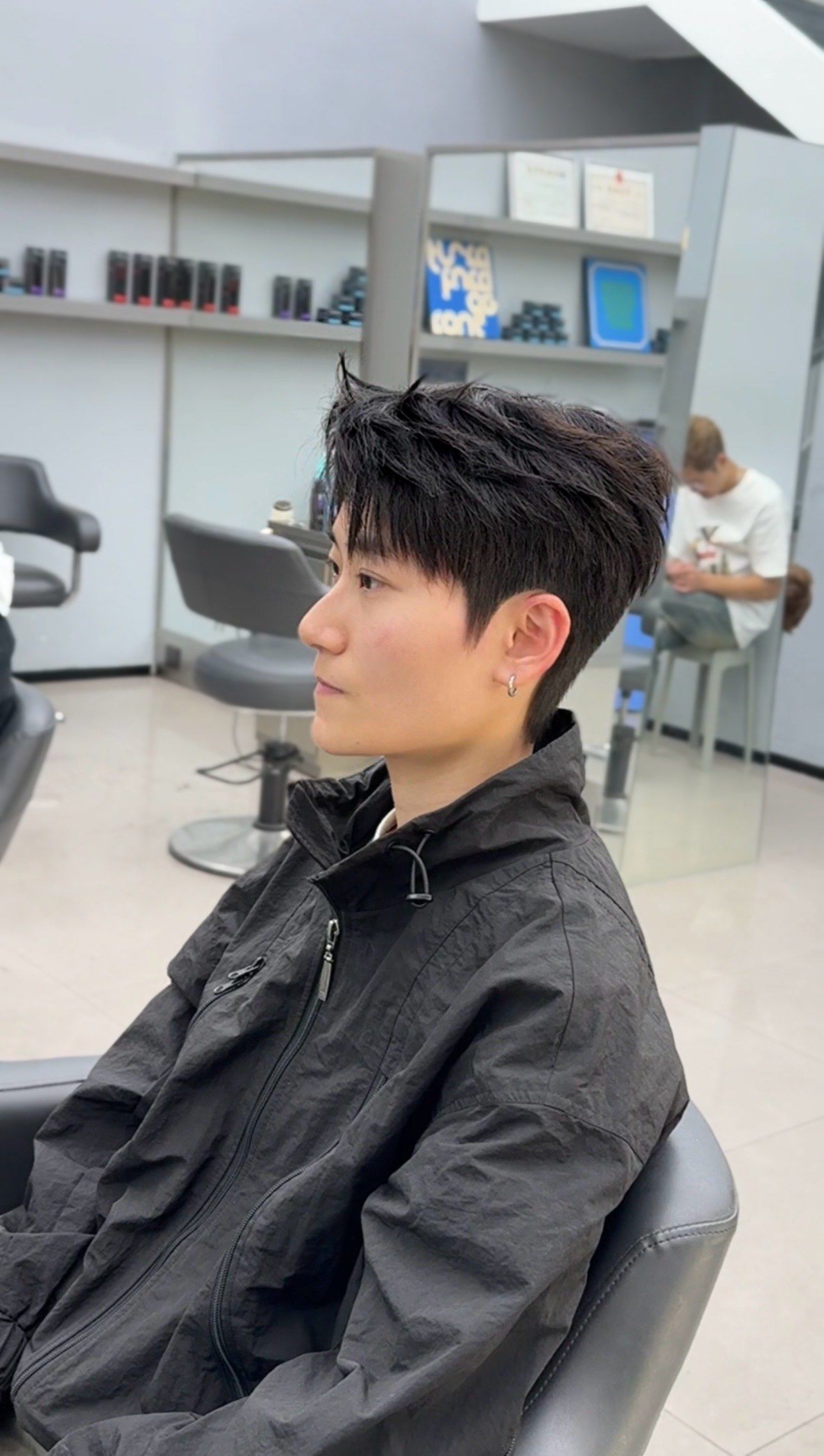 n搭配气垫烫显发量服贴更精致微分碎盖 男生发型设计