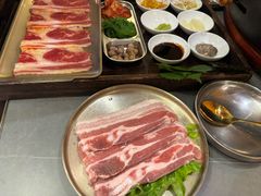 -围炉肉舍•炭烤活鳗•丹东海鲜烤肉(步行街店)