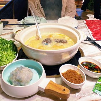 「如一雞鲍魚·粤式煲汤(世纪汇店)」开在世纪大道的世