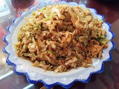 鸡蛋虾酱炒圆白菜-小铜锣湾海鲜家常菜馆(河西店)