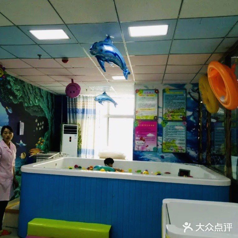 宝宝游泳好开心吖～～