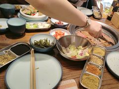 -明洞阿姨·韩式酱蟹烤肉·创意料理(三元桥店)