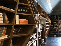 -钟书阁(松江泰晤士小镇店)