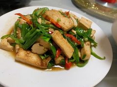 青椒炒豆腐-万佛湖许老大铁锅鱼(黑金冠店)