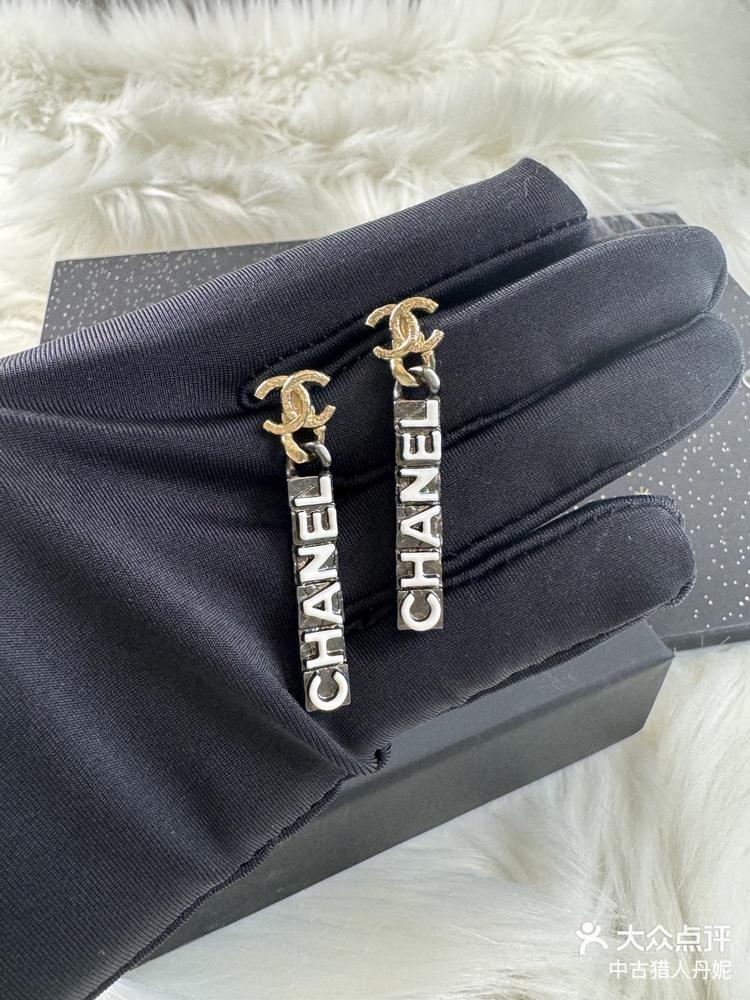 超绝chanel香奈儿浮雕字母牌耳环百看不厌