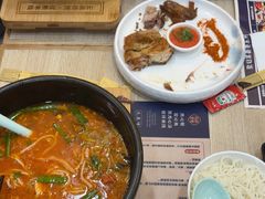 -花馬肆.云南过桥米线(汉神购物广场现场熬汤店)