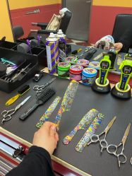 -Devilhands Barbershop男士理容店