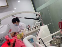 -苗医生专业祛痘·皮肤管理