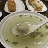 鱼丸很好吃。连千张包的馅料都那么瓷实。还真是老店