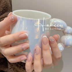 -花岐款式专研健康美甲沙龙