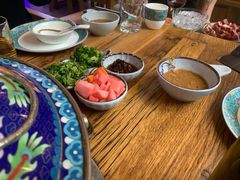 -毛辣果·贵州红酸汤牛肉火锅(西单店)