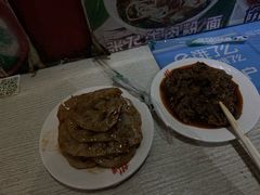 -爆炸头阿姨小四川正宗川味小吃(无任何分店)