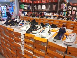 -安踏儿童(世欧王庄店)