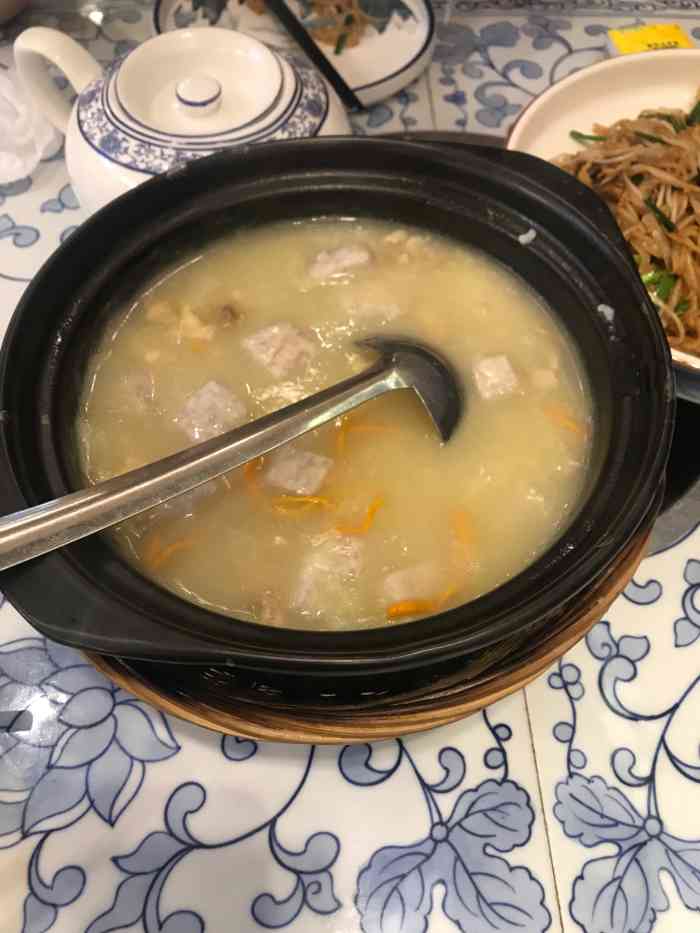 桂林粥城(阳朔店)-"总体评价有些糟糕04从点评上搜到的粥店.