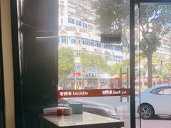 靠窗位-老四家黄东明牛肉丸