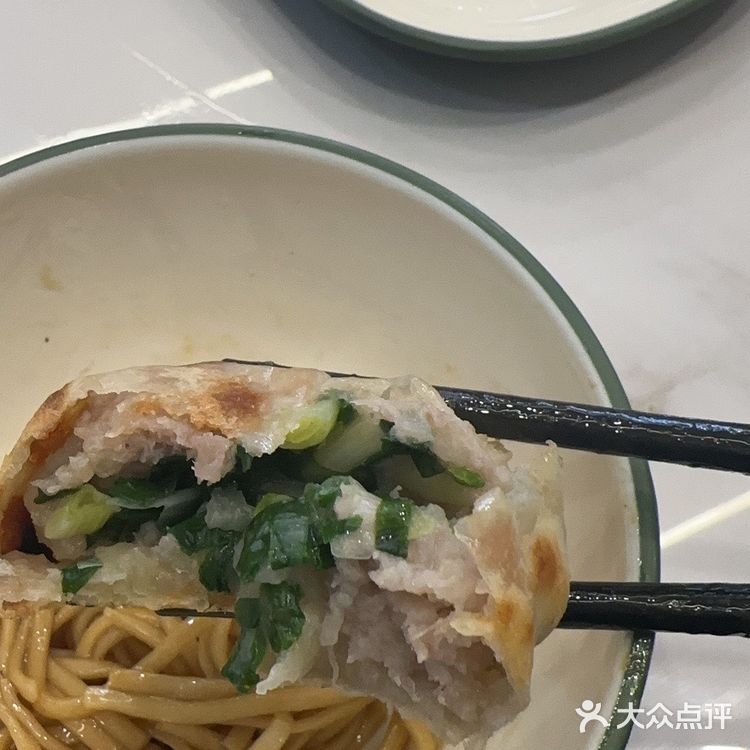 衢周叔烤饼店：满口肉香，香气四溢的拌面与绝妙小烤饼