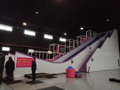 -嘿哟动霸CHUA·新潮玩运动娱乐中心·蹦床滑冰团建乐园