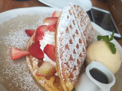 -ROAST coffee & eatery