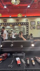 -东方先生国潮男士理发馆