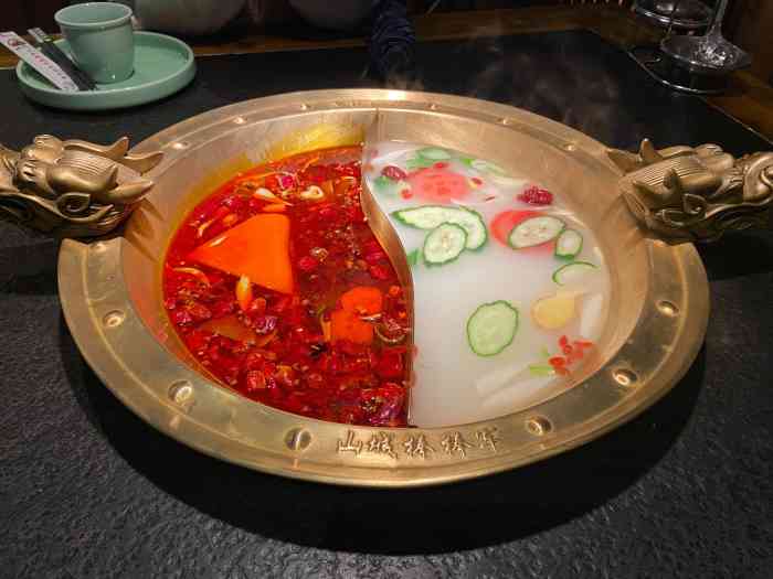 重庆棒棒军怀旧火锅(北京店)-"朋友带我来的,大众点评上分不是很高