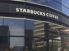 -星巴克臻选(上海虹桥新天地三店)