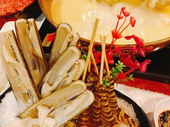 -鲜入围煮花胶鸡海鲜火锅