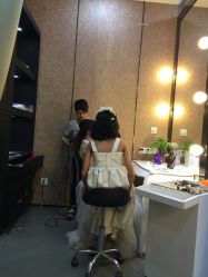 -现代经典婚纱摄影